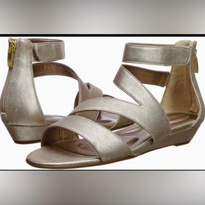 Rockport Zandra Sandles, 7.5 WIDE new with box.